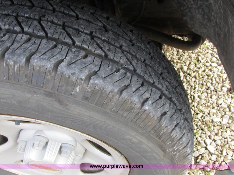 image for item I8837 2000 Chevrolet Silverado 1500 pickup truck