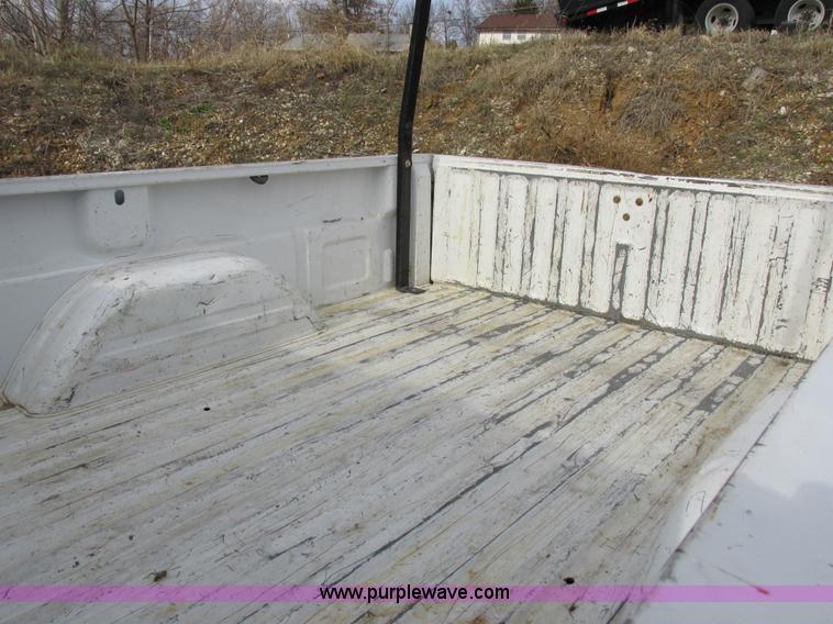 image for item I8837 2000 Chevrolet Silverado 1500 pickup truck