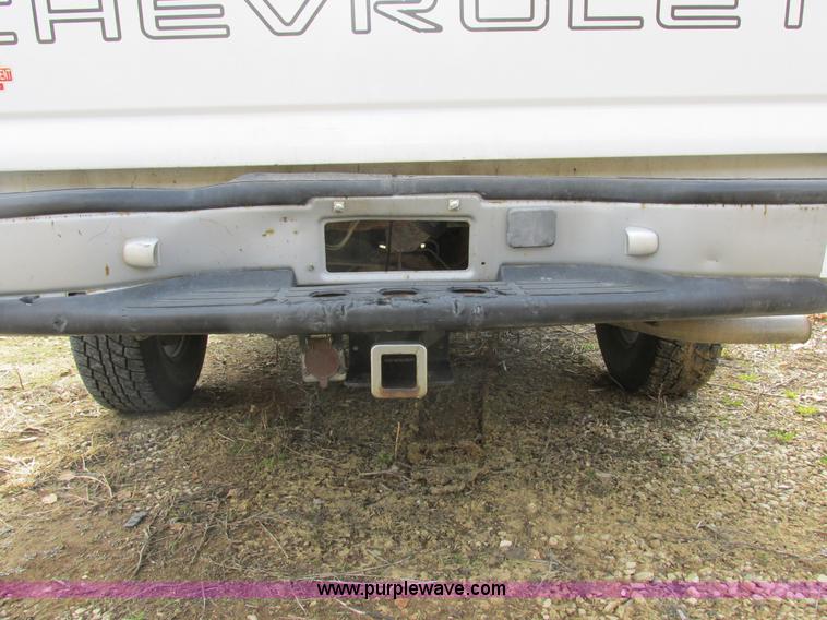 image for item I8837 2000 Chevrolet Silverado 1500 pickup truck