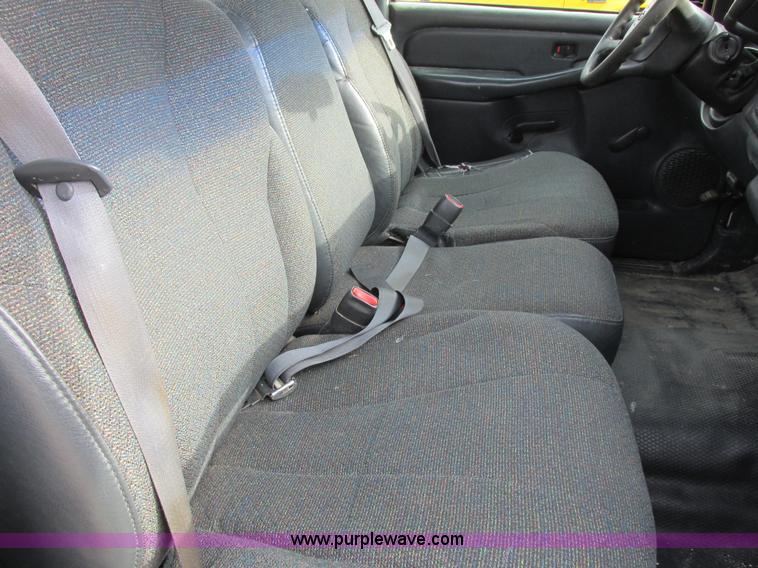 image for item I8837 2000 Chevrolet Silverado 1500 pickup truck