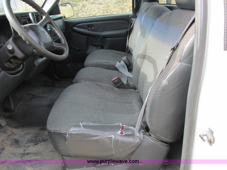 image for item I8837 2000 Chevrolet Silverado 1500 pickup truck