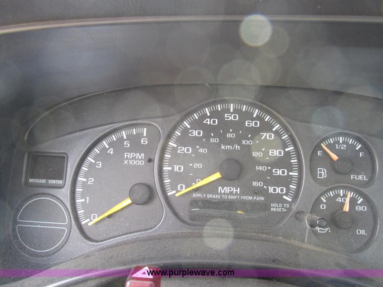 image for item I8837 2000 Chevrolet Silverado 1500 pickup truck