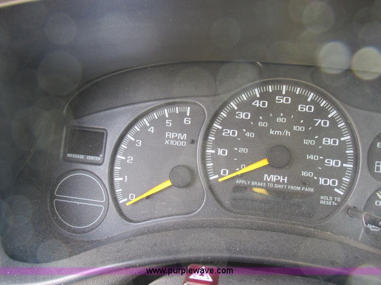 image for item I8837 2000 Chevrolet Silverado 1500 pickup truck