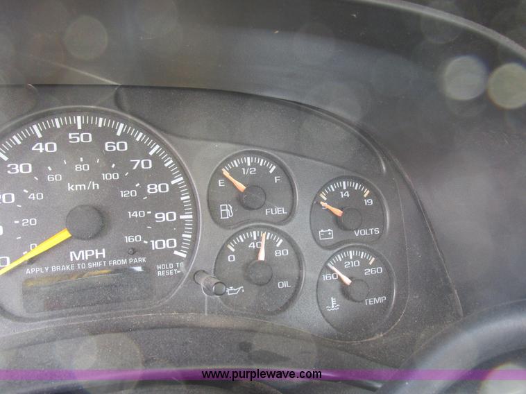 image for item I8837 2000 Chevrolet Silverado 1500 pickup truck