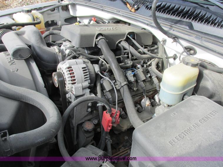 image for item I8837 2000 Chevrolet Silverado 1500 pickup truck