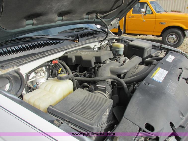 image for item I8837 2000 Chevrolet Silverado 1500 pickup truck