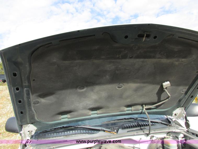 image for item I8837 2000 Chevrolet Silverado 1500 pickup truck