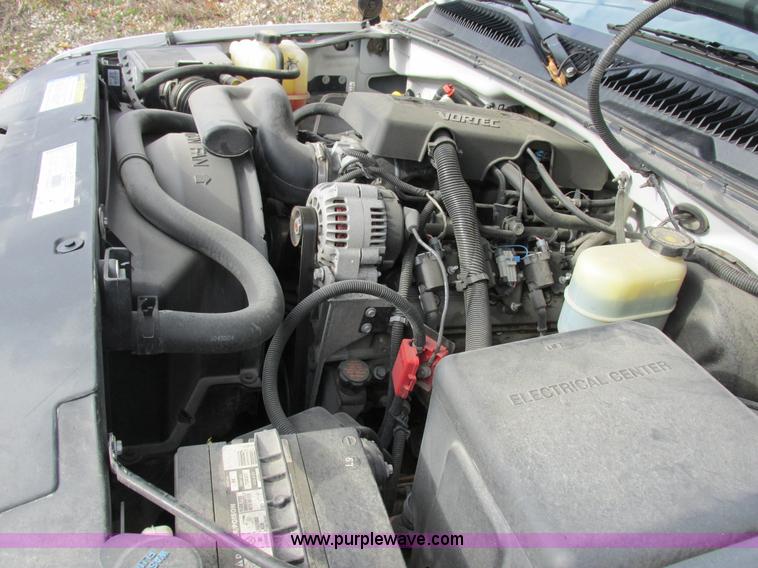 image for item I8837 2000 Chevrolet Silverado 1500 pickup truck