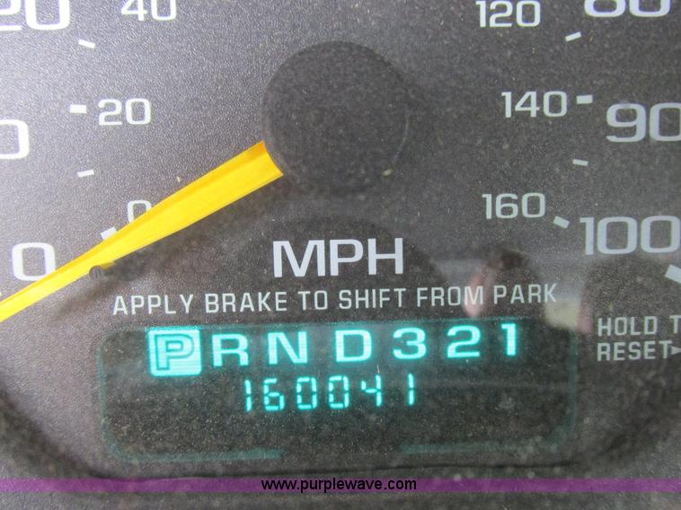 image for item I8837 2000 Chevrolet Silverado 1500 pickup truck