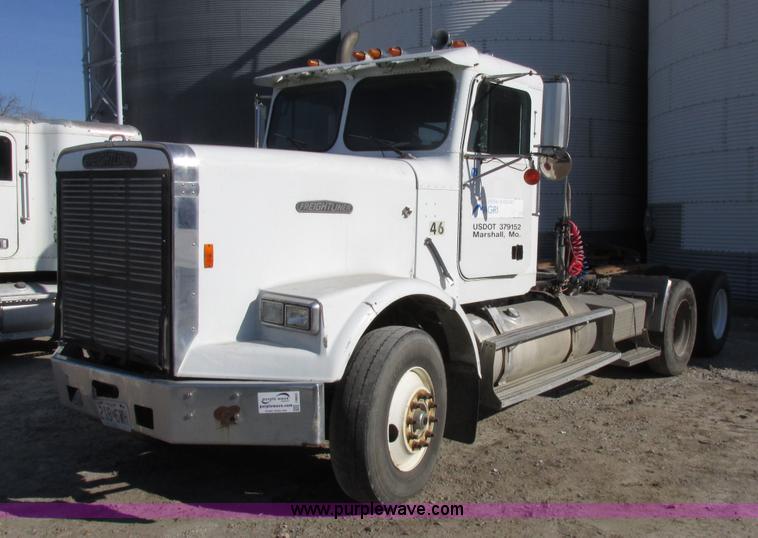 image for item I8865 1988 Freightliner FLC-64T semi truck