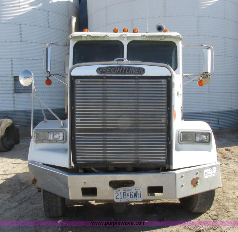 image for item I8865 1988 Freightliner FLC-64T semi truck