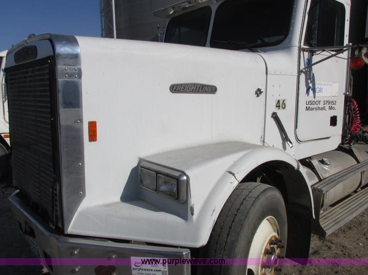 image for item I8865 1988 Freightliner FLC-64T semi truck
