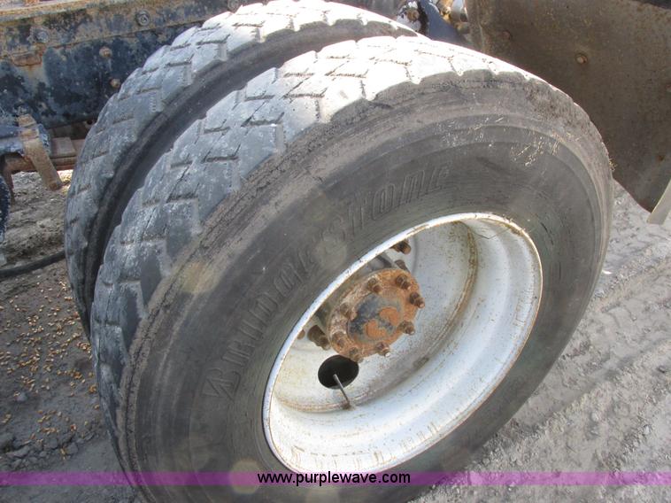 image for item I8865 1988 Freightliner FLC-64T semi truck