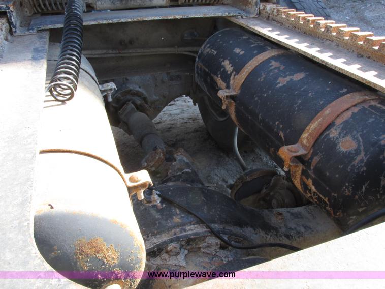 image for item I8865 1988 Freightliner FLC-64T semi truck