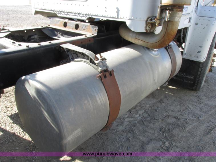 image for item I8865 1988 Freightliner FLC-64T semi truck