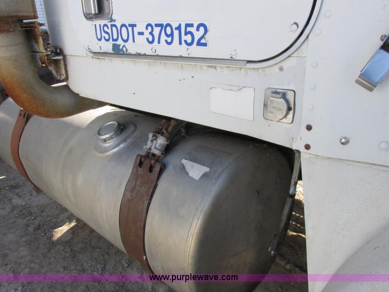 image for item I8865 1988 Freightliner FLC-64T semi truck