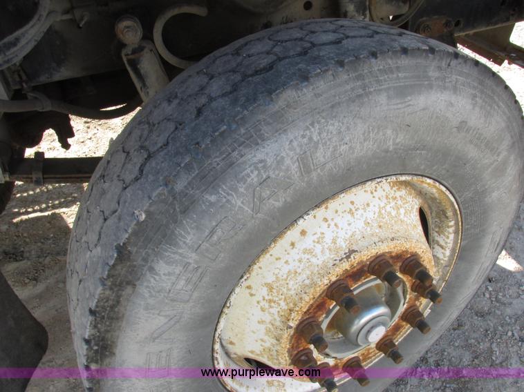 image for item I8865 1988 Freightliner FLC-64T semi truck