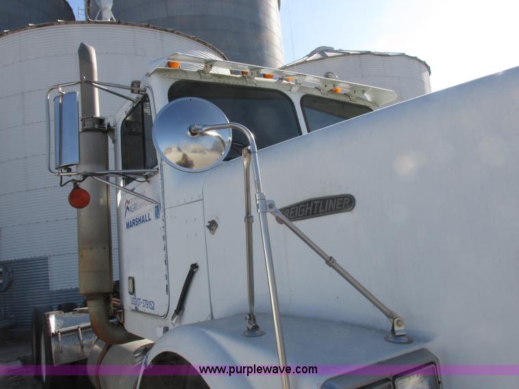 image for item I8865 1988 Freightliner FLC-64T semi truck