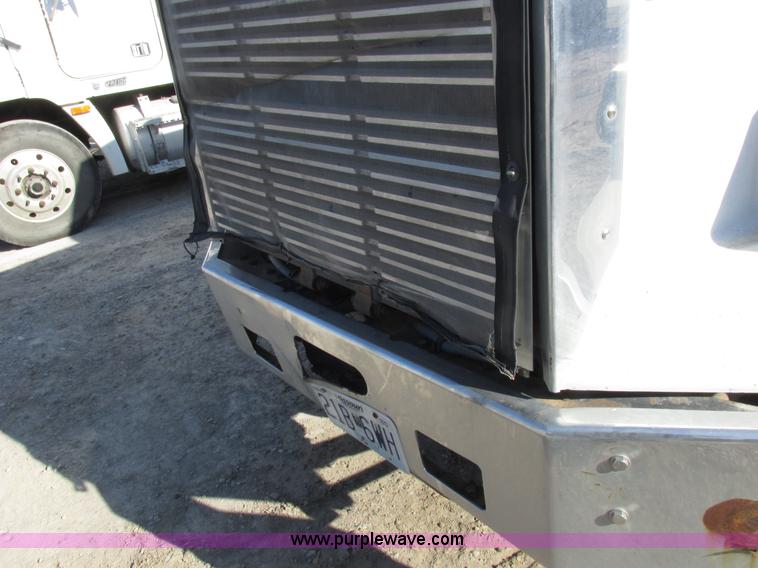 image for item I8865 1988 Freightliner FLC-64T semi truck