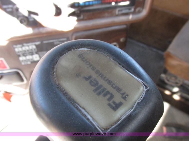 image for item I8865 1988 Freightliner FLC-64T semi truck