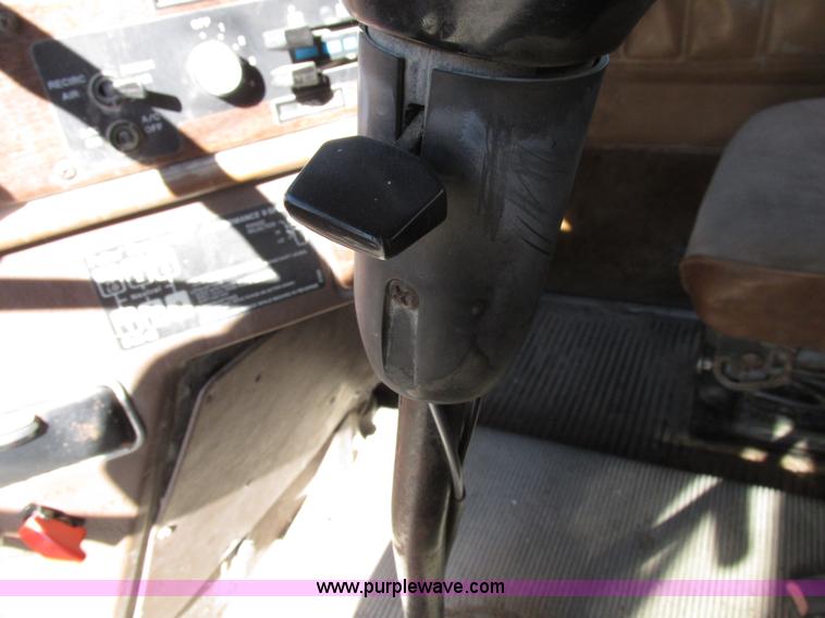 image for item I8865 1988 Freightliner FLC-64T semi truck