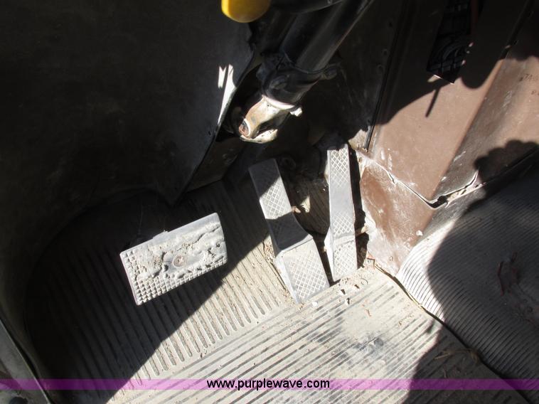 image for item I8865 1988 Freightliner FLC-64T semi truck