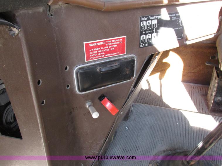 image for item I8865 1988 Freightliner FLC-64T semi truck