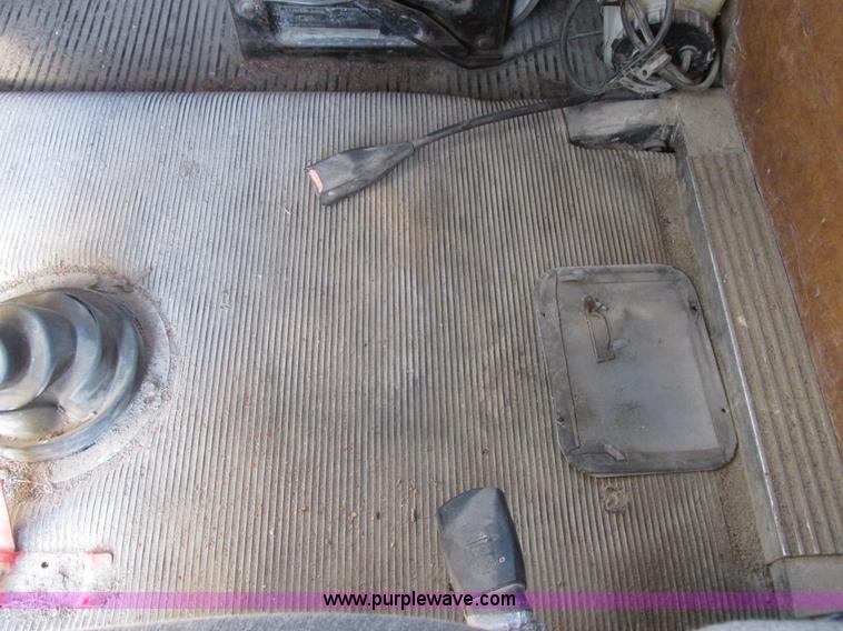 image for item I8865 1988 Freightliner FLC-64T semi truck