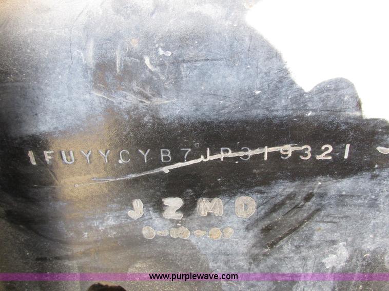 image for item I8865 1988 Freightliner FLC-64T semi truck