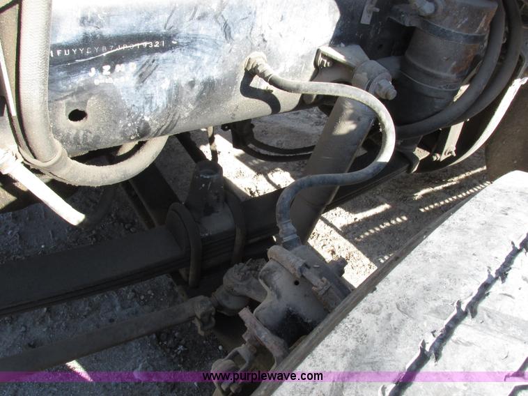 image for item I8865 1988 Freightliner FLC-64T semi truck