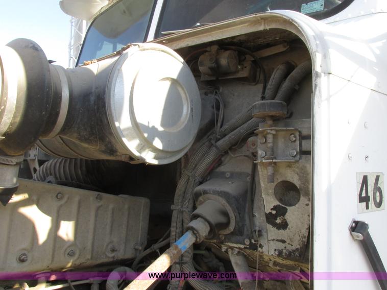 image for item I8865 1988 Freightliner FLC-64T semi truck