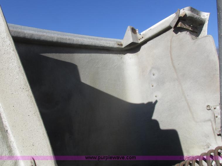 image for item I8865 1988 Freightliner FLC-64T semi truck