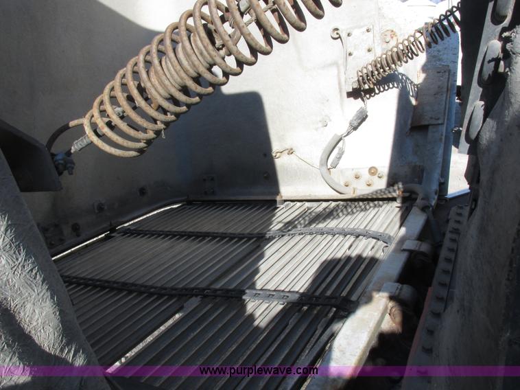 image for item I8865 1988 Freightliner FLC-64T semi truck