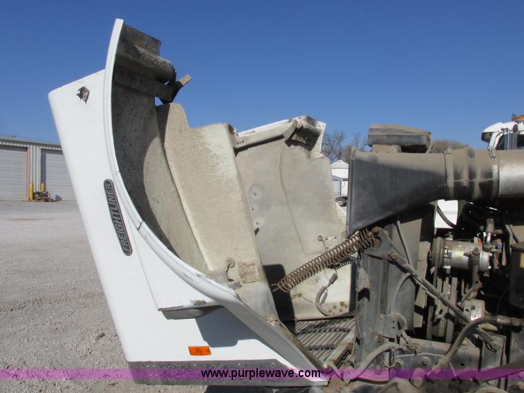 image for item I8865 1988 Freightliner FLC-64T semi truck