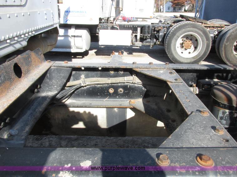 image for item I8865 1988 Freightliner FLC-64T semi truck