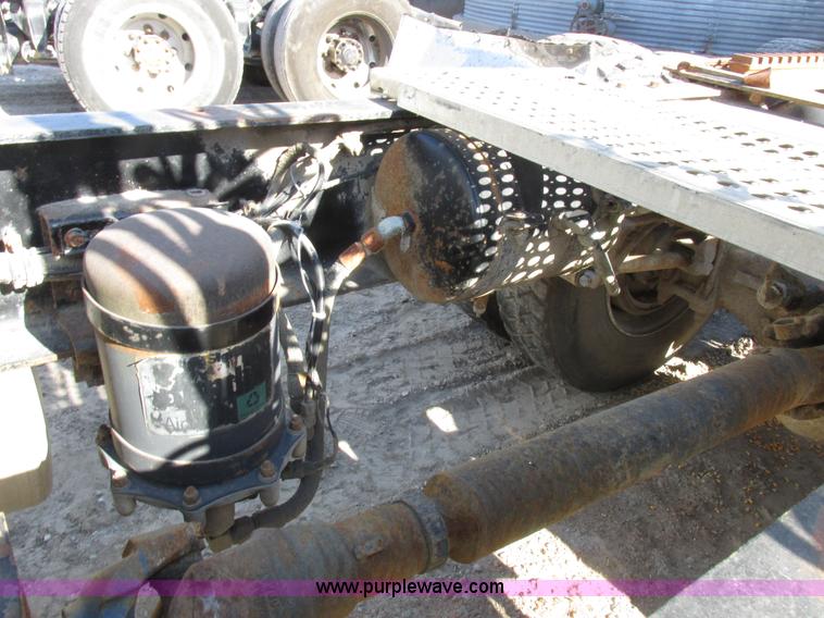 image for item I8865 1988 Freightliner FLC-64T semi truck