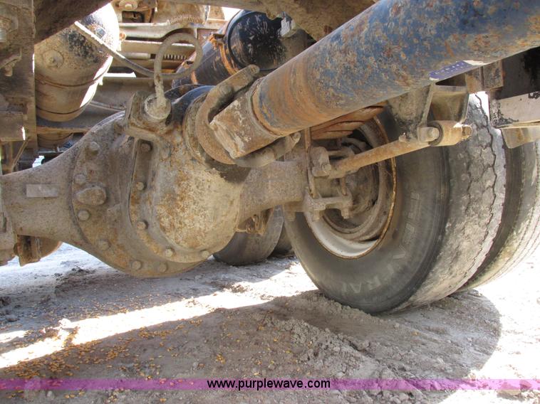 image for item I8865 1988 Freightliner FLC-64T semi truck