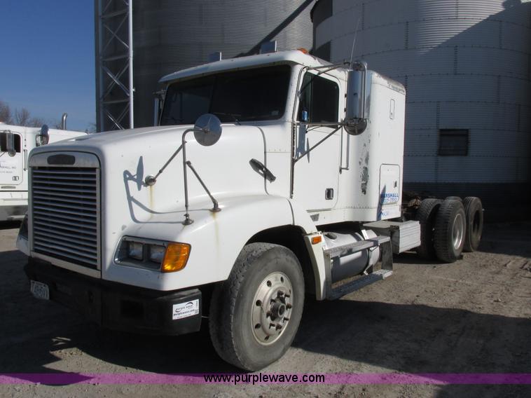 image for item I8866 1995 Freightliner FLD112 semi truck