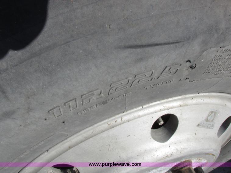 image for item I8866 1995 Freightliner FLD112 semi truck