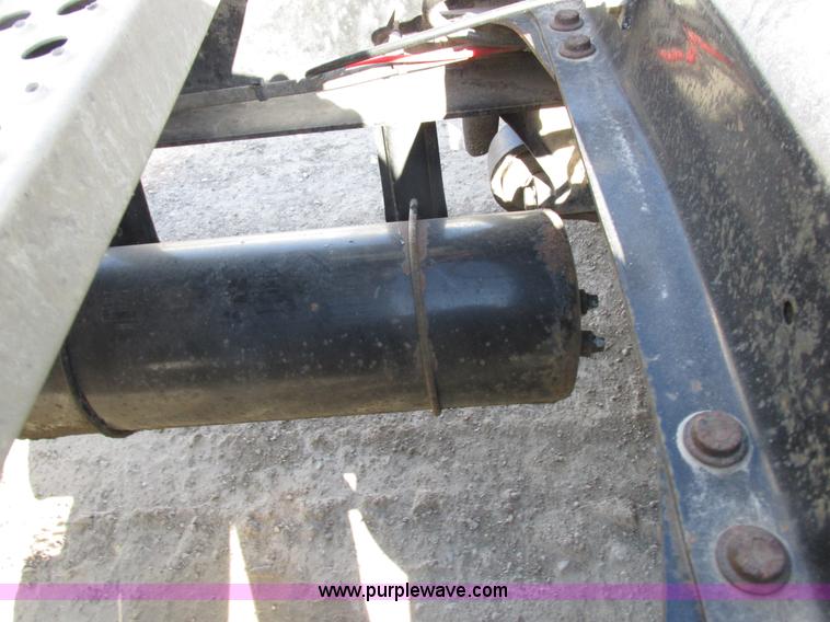 image for item I8866 1995 Freightliner FLD112 semi truck