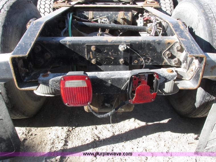 image for item I8866 1995 Freightliner FLD112 semi truck