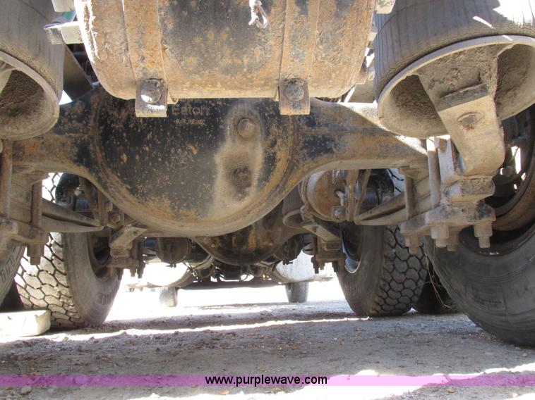 image for item I8866 1995 Freightliner FLD112 semi truck