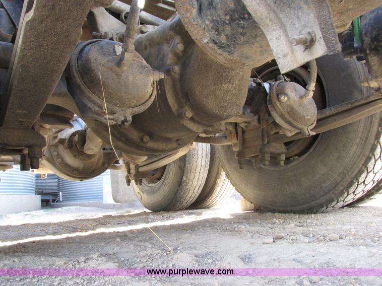 image for item I8866 1995 Freightliner FLD112 semi truck