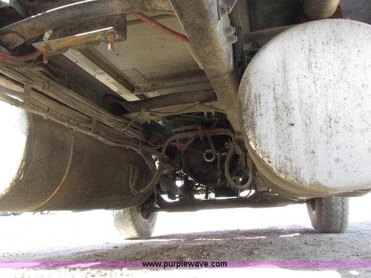 image for item I8866 1995 Freightliner FLD112 semi truck