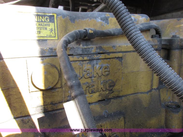 image for item I8866 1995 Freightliner FLD112 semi truck