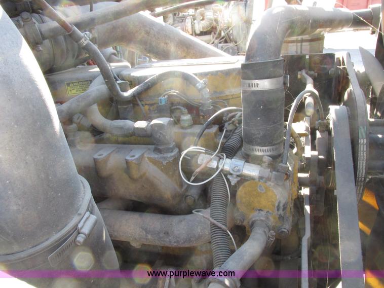 image for item I8866 1995 Freightliner FLD112 semi truck