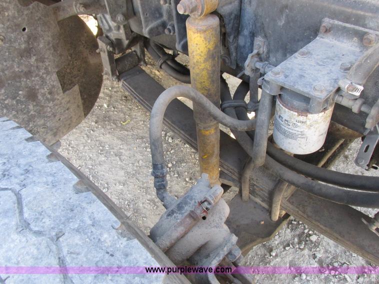 image for item I8866 1995 Freightliner FLD112 semi truck