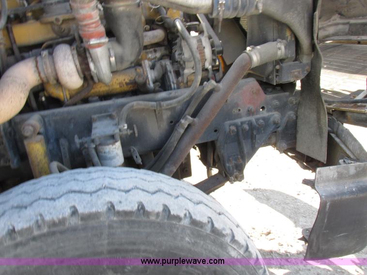 image for item I8866 1995 Freightliner FLD112 semi truck