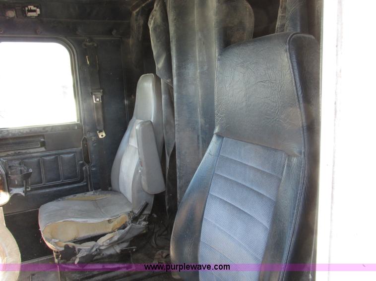 image for item I8866 1995 Freightliner FLD112 semi truck