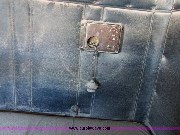 image for item I8866 1995 Freightliner FLD112 semi truck